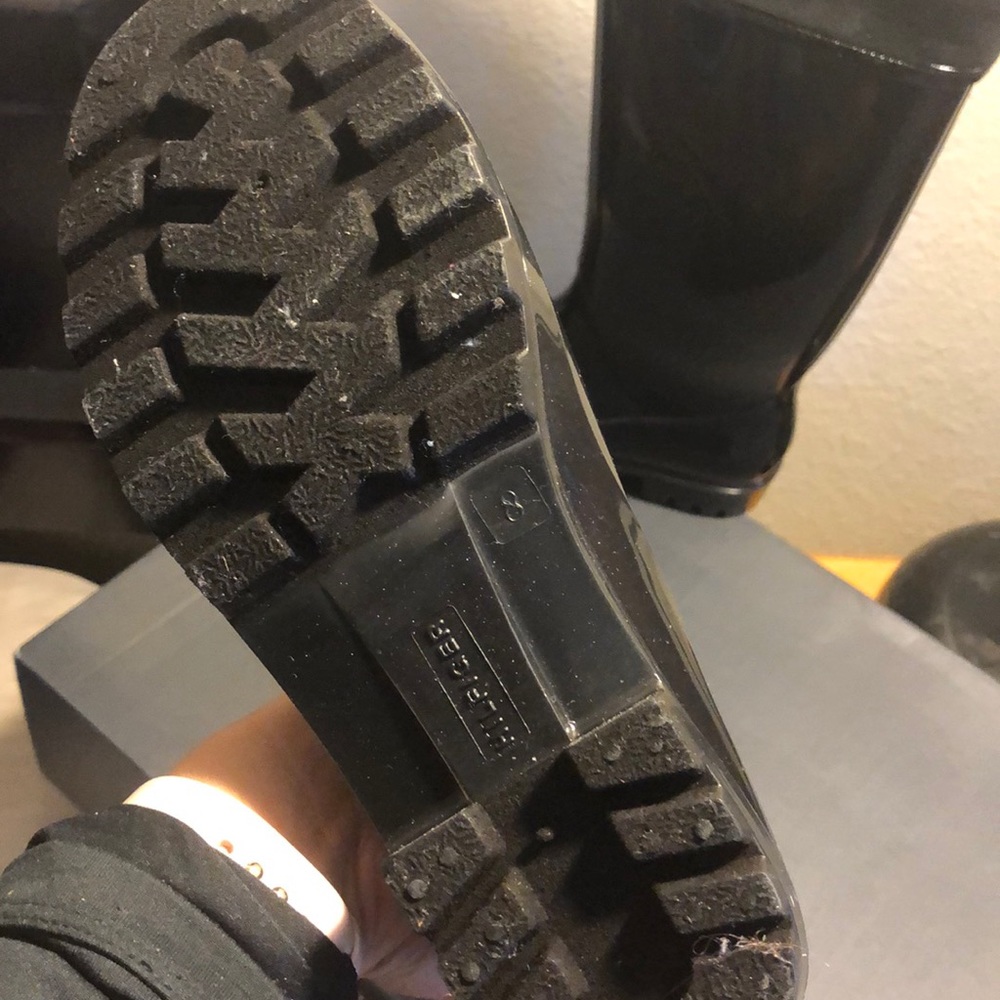 Shoes - Picture 3 of 4